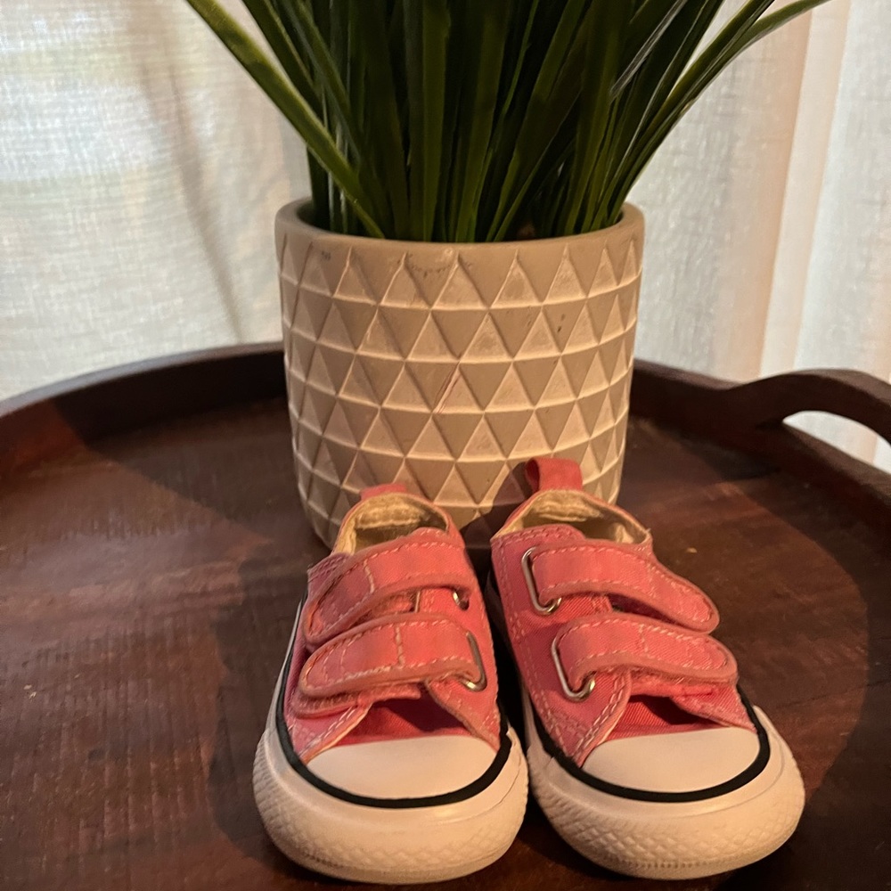 Converse baby girl sneakers